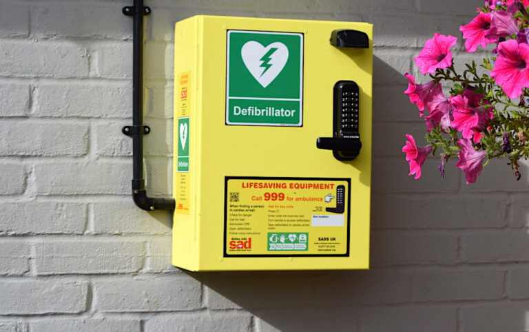 Defibrillator – Chequered Flag